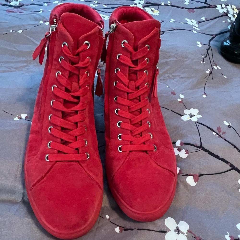Steve Madden suede side zip hightops size 11M